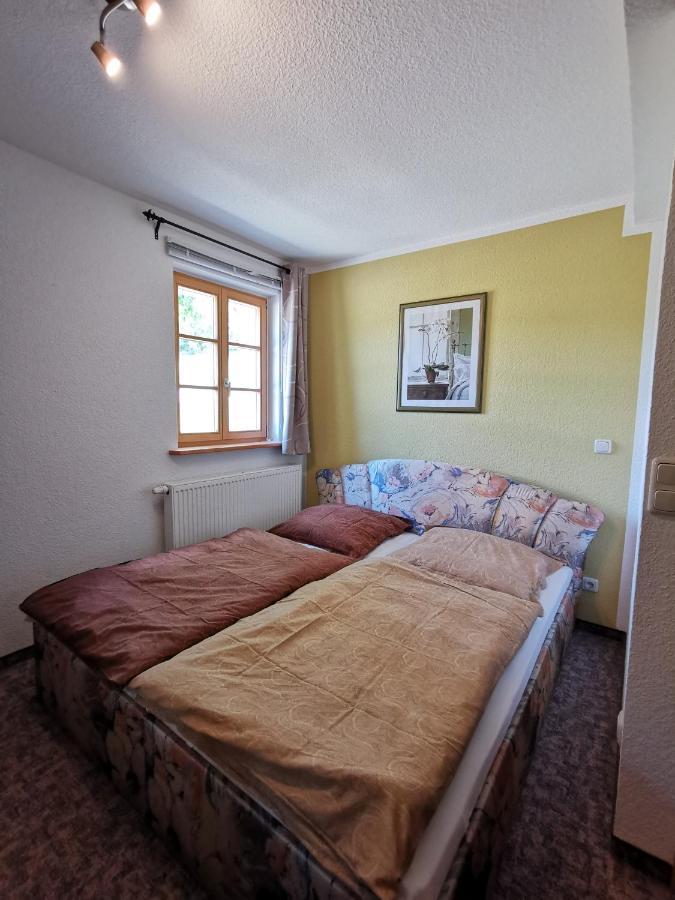 Ferienwohnung "Am Saalehaken" Gossitz Buitenkant foto